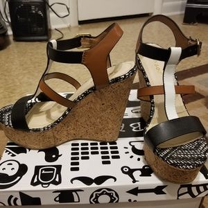 Black & White Wedges